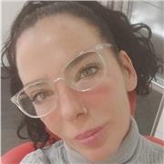 Psicóloga imparte clases particulares a niños de primaria